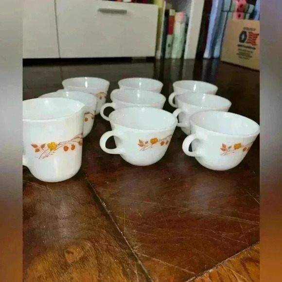 Set of vintage Pyrex mugs and milk pour - Picture 2 of 6